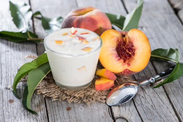 Portion of Peach Yogurt — Stock Photo, Image