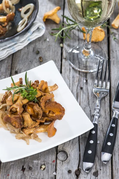 Fresh fried Chanterelles — Stock Photo, Image