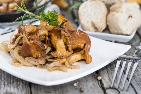 Fresh fried Chanterelles — Stock Photo, Image