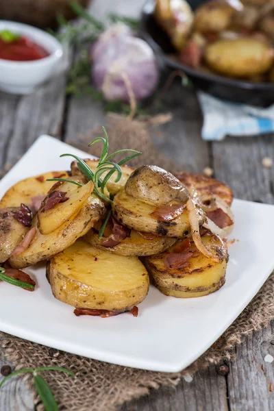 Patatas asadas recién hechas —  Fotos de Stock