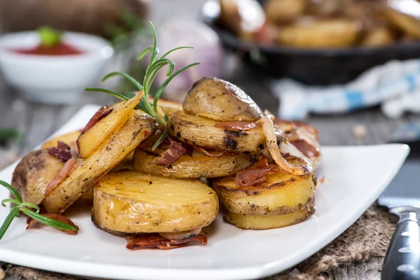 Frisch zubereitete Bratkartoffeln — Stockfoto