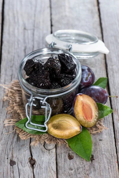 Prunes fraîches séchées — Photo