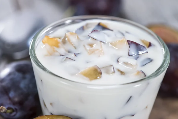 Yogurt di prugne fresco fatto in casa — Foto Stock