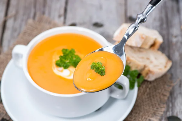 Löffel mit Suppe (Makroaufnahme)) — Stockfoto