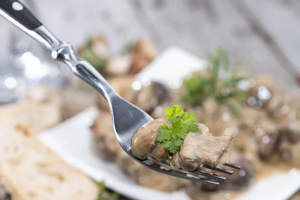 Funghi alla panna su una forchetta — Foto Stock