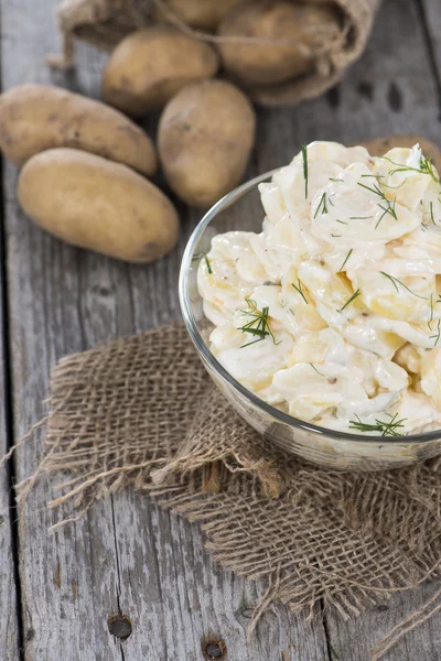 Купи картопляний салат — стокове фото