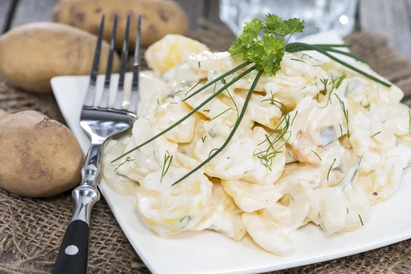 Hausgemachter Kartoffelsalat — Stockfoto