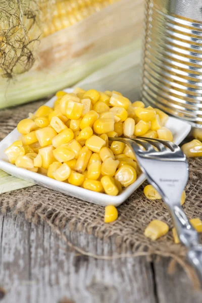 Lata con maíz dulce —  Fotos de Stock