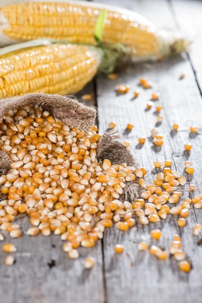 Куча сушеного кукурузы — стоковое фото