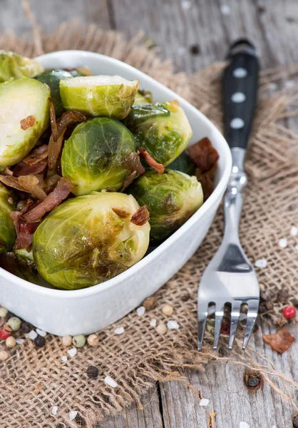 Fried Brussel Sprouts with Ham — Stock Photo, Image