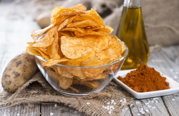 Potato Chips with fresh ingredients — Stock Photo, Image