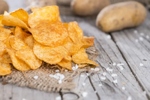 Haufen Paprika-Kartoffelchips — Stockfoto