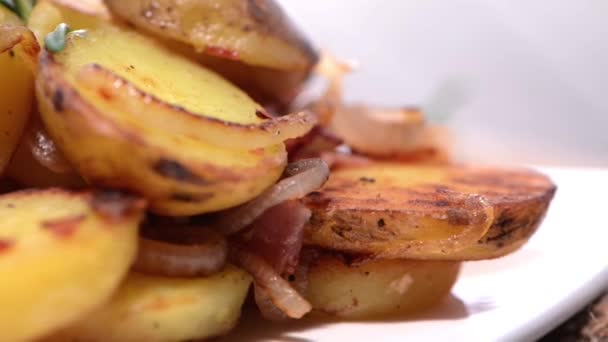 Fried potatos with bacon — Stock Video