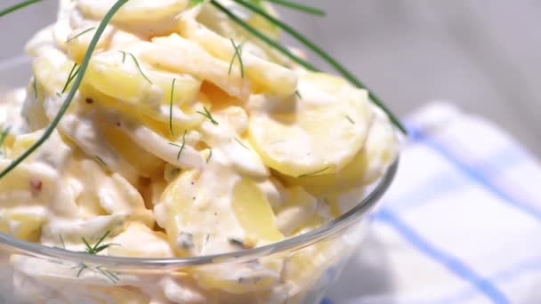 Картофельный салат — стоковое видео