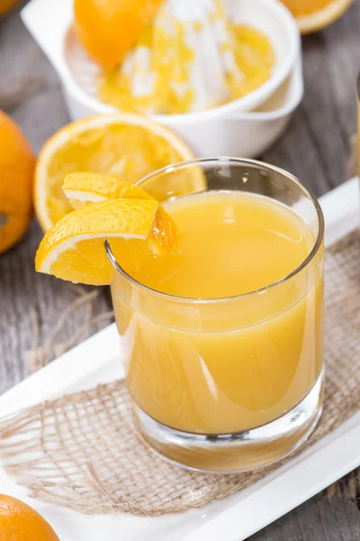 新鮮な作られたオレンジ ジュース — ストック写真