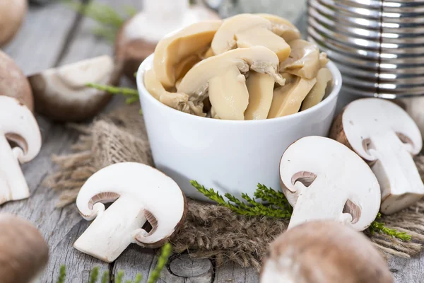 Funghi in scatola — Foto Stock