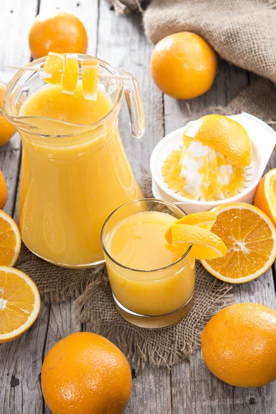 Gedeelte van vers gemaakte jus d'orange — Stockfoto