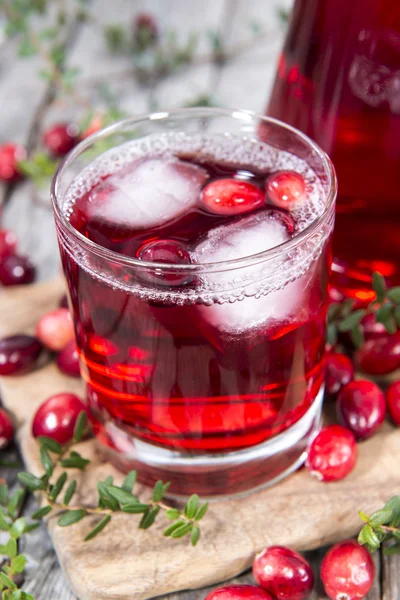 Gekühlter Preiselbeersaft — Stockfoto