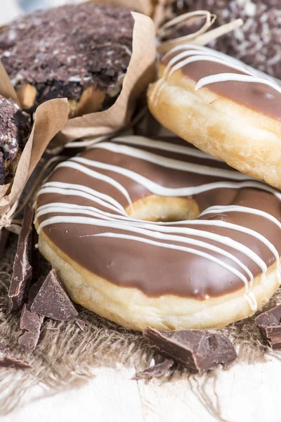 Frische Muffins und Donuts — Stockfoto