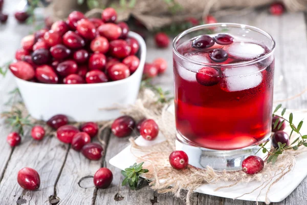 Gekühlter Preiselbeersaft — Stockfoto