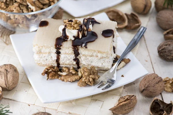 Porción de pastel de nuez recién hecho — Foto de Stock