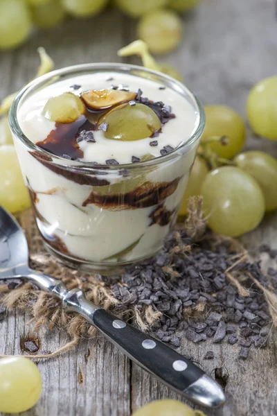 Postre en una copa (Uvas y Chocolate ) —  Fotos de Stock