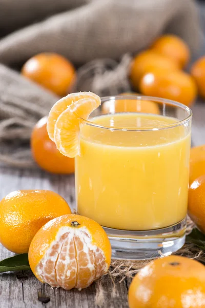 Suco de tangerina acabado de fazer — Fotografia de Stock