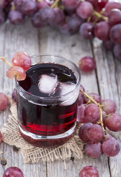 Suco de uva com gelo — Fotografia de Stock