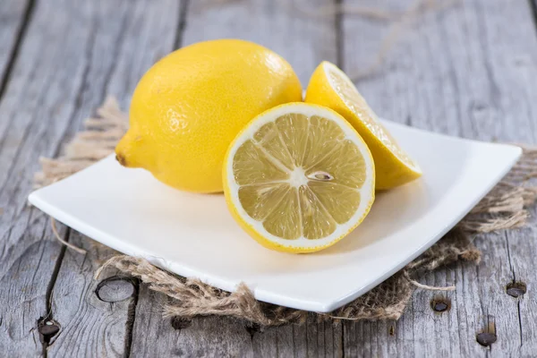 Деякі свіжі лимонні фрукти — стокове фото