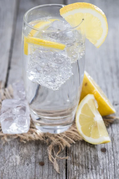 Sparkling Water with Lemon — Stock Photo, Image