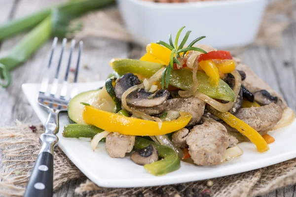 Porción de verduras con pollo — Foto de Stock