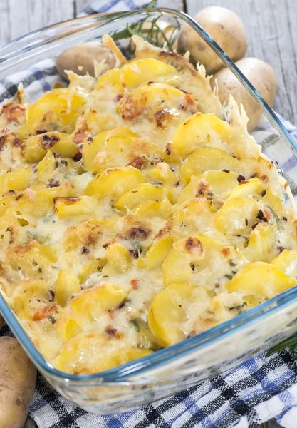 Portion de gratin de pommes de terre — Photo