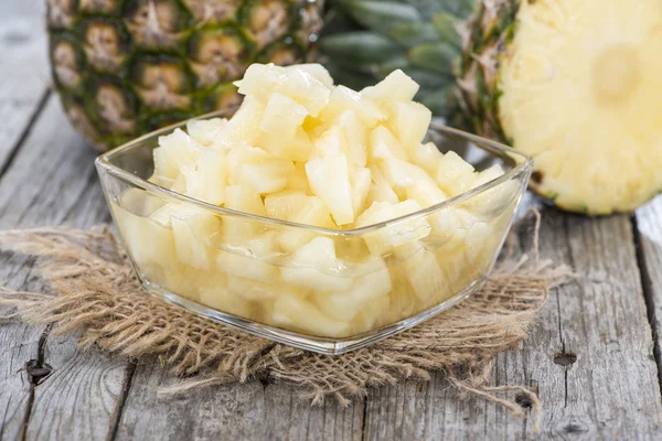 Ingeblikte ananas — Stockfoto