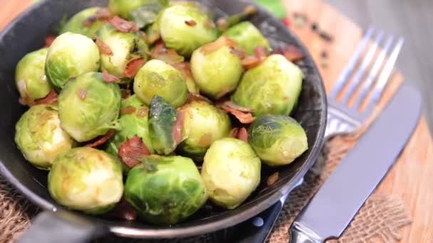 Choux de Bruxelles au jambon et oignons — Video