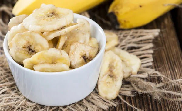 Cuenco con chips de plátano —  Fotos de Stock