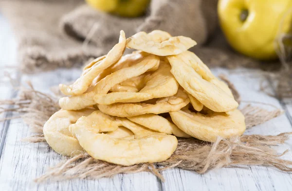 Gedeelte van gedroogde appels — Stockfoto