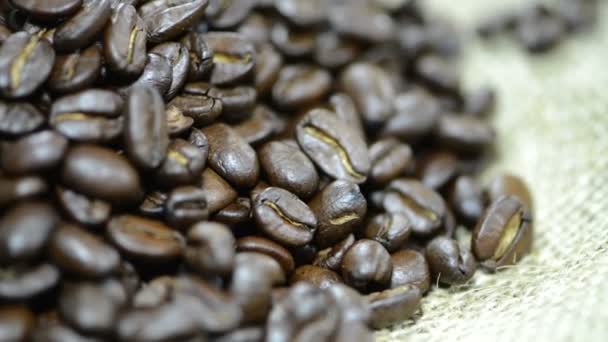 Granos de café girando — Vídeos de Stock