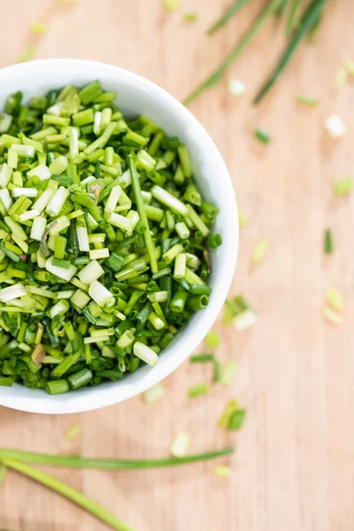 Schüssel mit Schnittlauch — Stockfoto