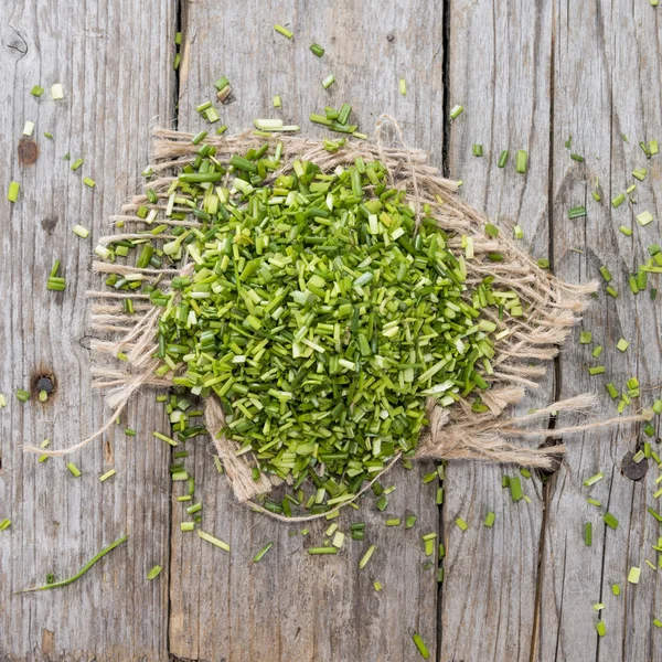 Haufen frisch geschnittenen Schnittlauch — Stockfoto