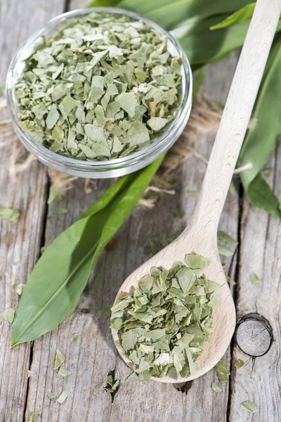 Portion of dried Ramson on a wooden spoon — Stock Photo, Image