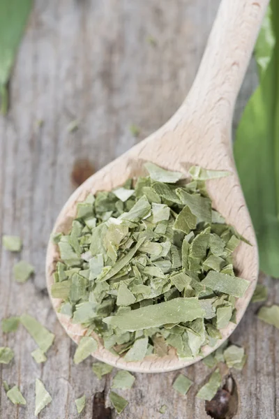 Portion of dried Ramson on a wooden spoon — Stock Photo, Image