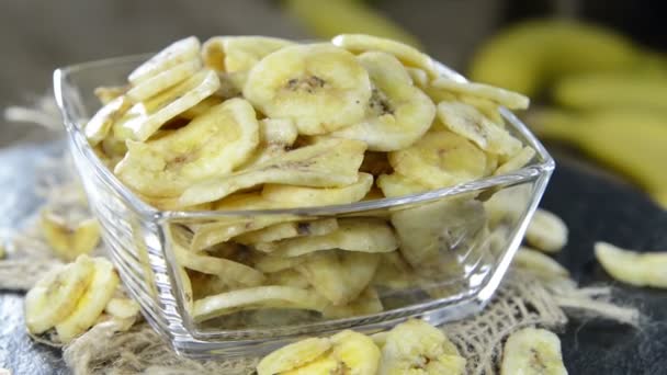 Chips de plátano seco — Vídeos de Stock