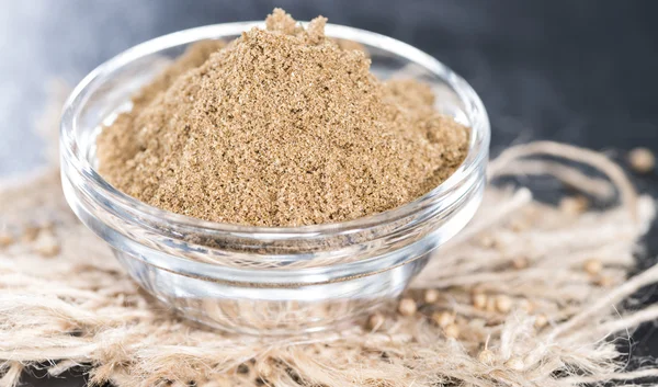 Liten skål med koriander pulver — Stockfoto