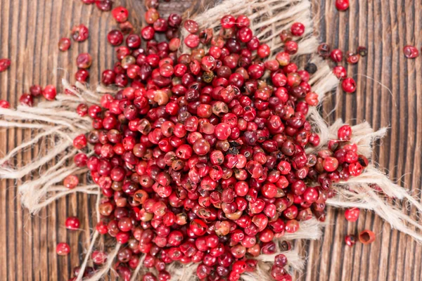 Porción de granos de pimienta rosa —  Fotos de Stock