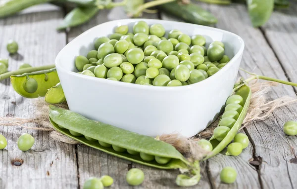 Frische Erbsen — Stockfoto