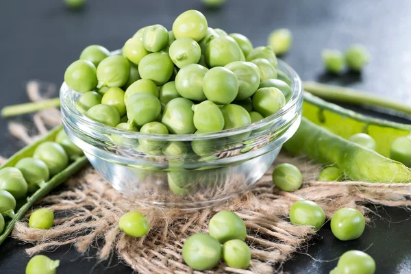 Frische Erbsen — Stockfoto