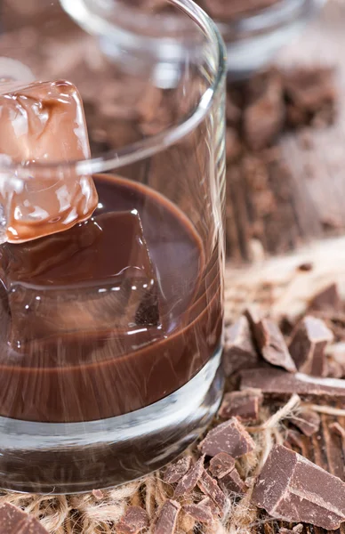Vaso con licor de chocolate — Foto de Stock