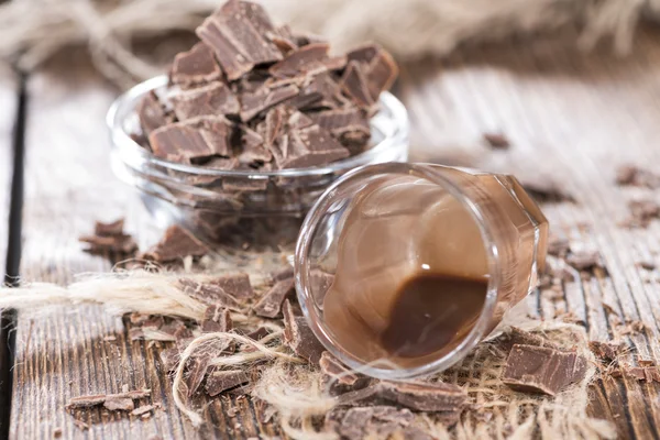 Vaso con licor de chocolate — Foto de Stock