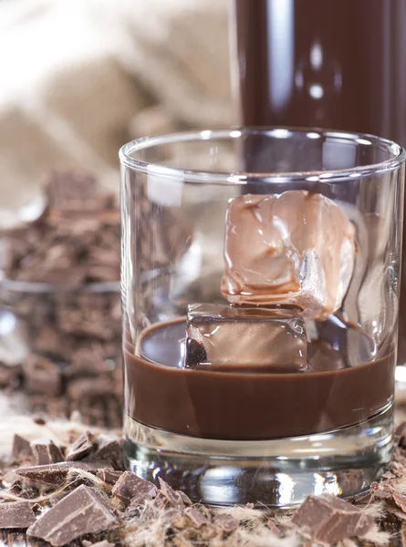 Vaso con licor de chocolate — Foto de Stock