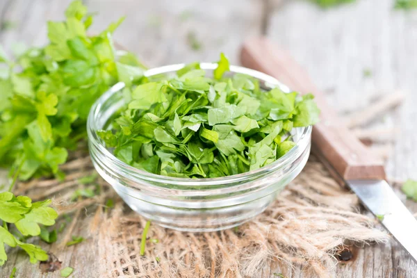 Haufen frischer flacher Petersilie — Stockfoto